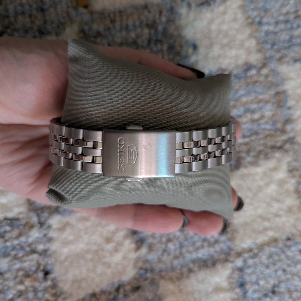Seiko 5 Men's Stainless Steel Watch - Picture 5 of 8